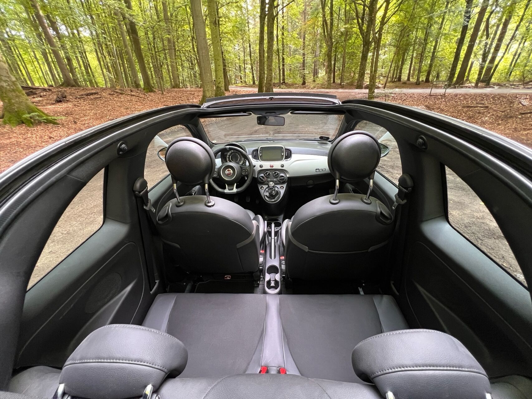 Grå Fiat 500C fra 2021