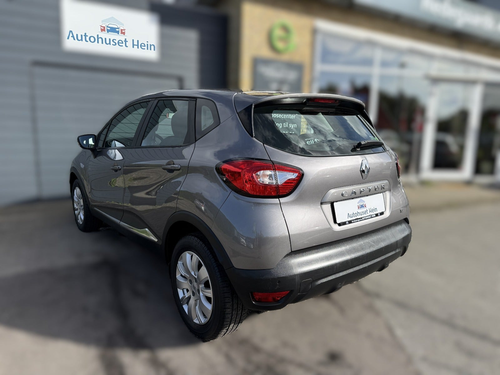 Grå Renault Captur fra 2016