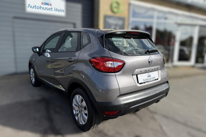 Grå Renault Captur fra 2016