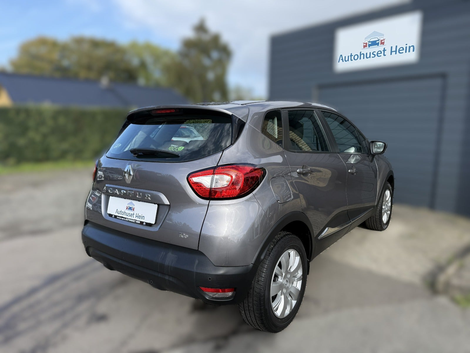 Grå Renault Captur fra 2016