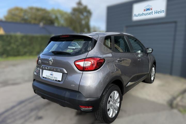 Grå Renault Captur fra 2016