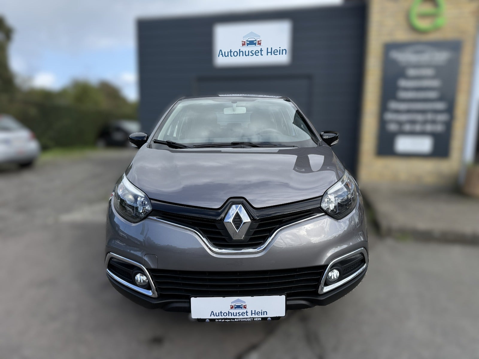 Grå Renault Captur fra 2016