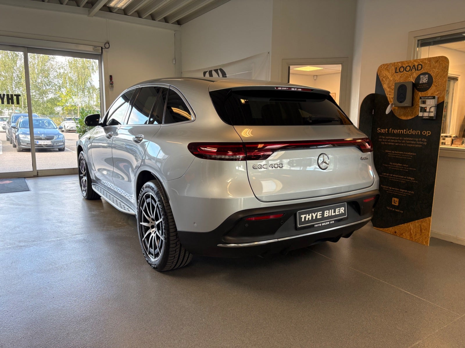 Sølv Mercedes EQC400 fra 2020