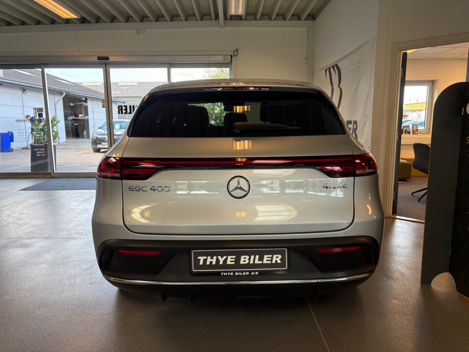 Sølv Mercedes EQC400 fra 2020