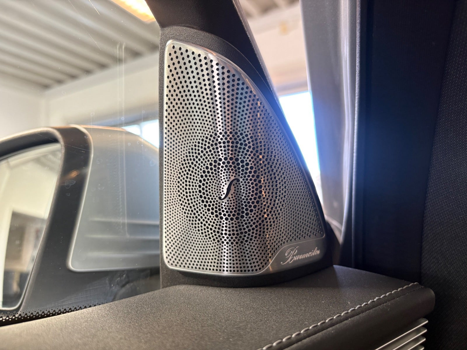 Sølv Mercedes EQC400 fra 2020