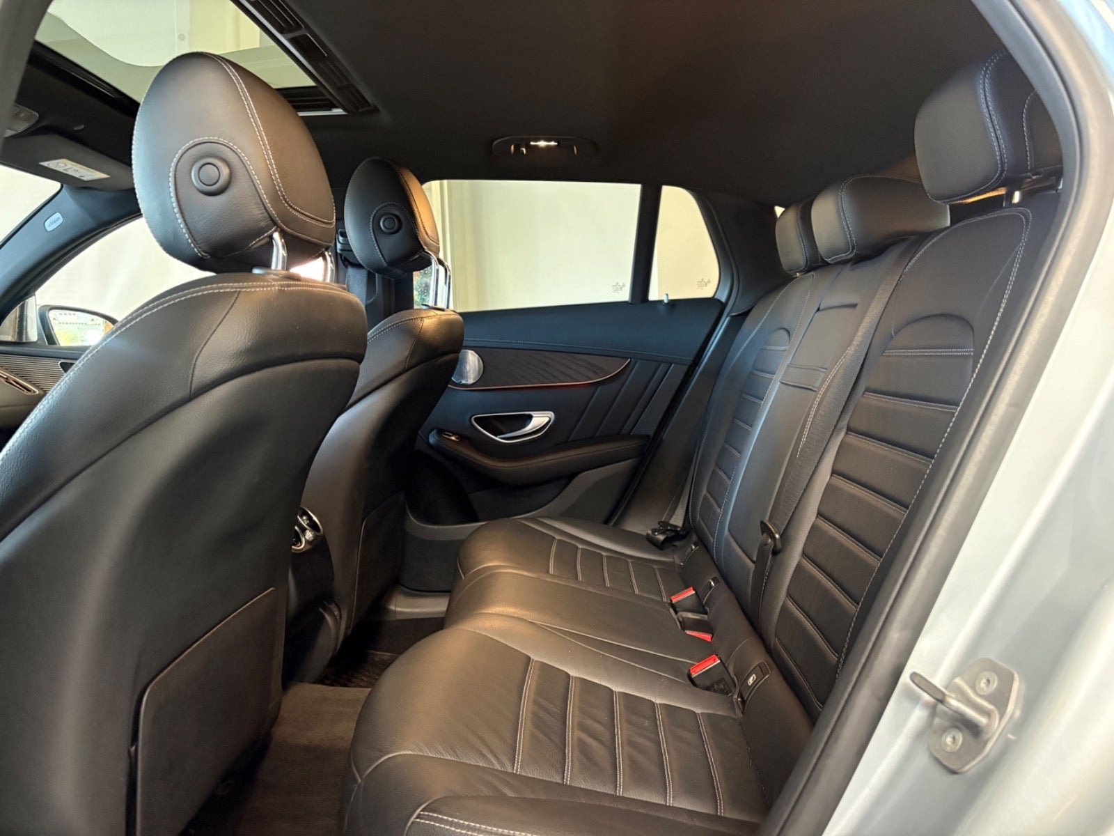 Sølv Mercedes EQC400 fra 2020