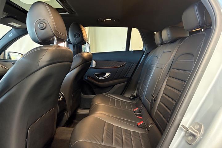 Sølv Mercedes EQC400 fra 2020