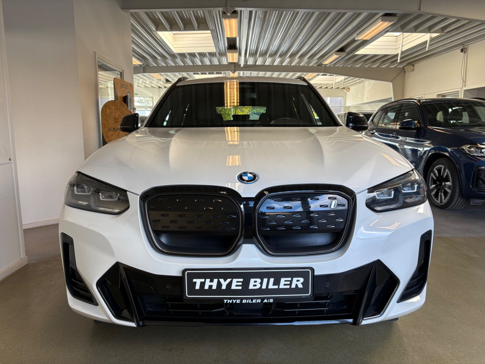 Hvid BMW iX3 fra 2023