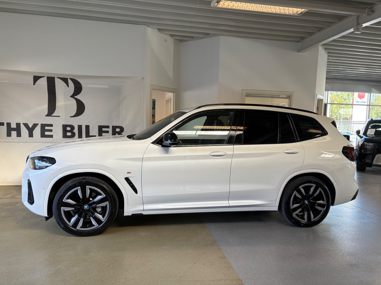 Hvid BMW iX3 fra 2023