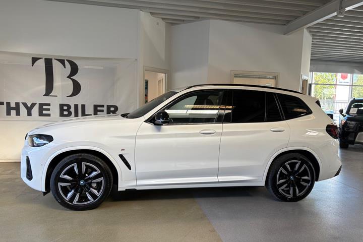 Hvid BMW iX3 fra 2023