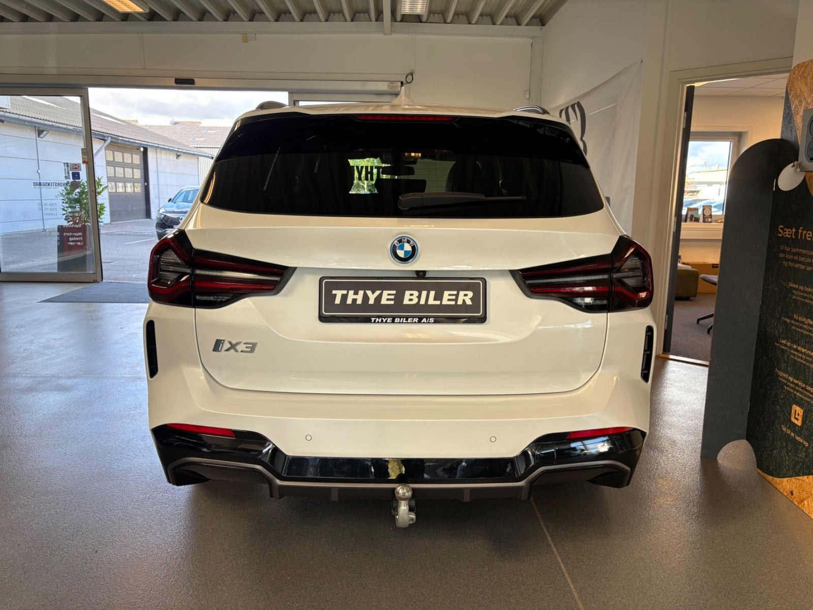 Hvid BMW iX3 fra 2023