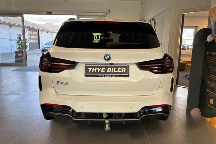 Hvid BMW iX3 fra 2023