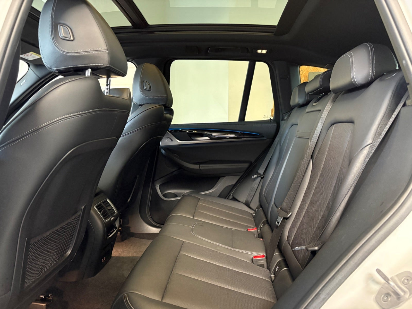 Hvid BMW iX3 fra 2023