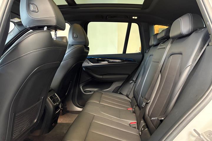 Hvid BMW iX3 fra 2023