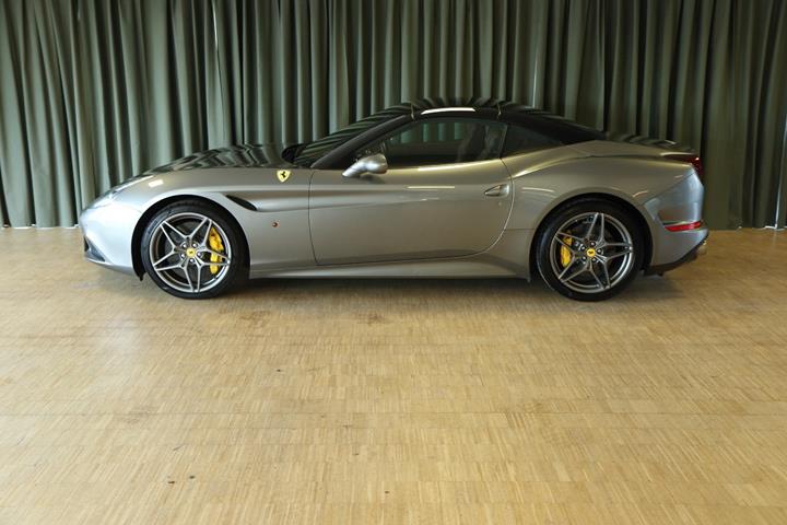 Grå Ferrari California T fra 2015