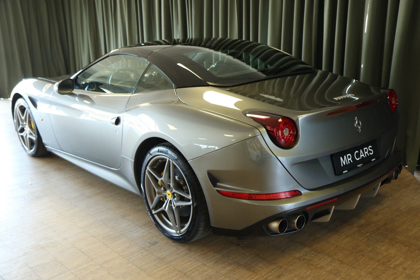 Grå Ferrari California T fra 2015