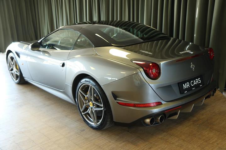 Grå Ferrari California T fra 2015