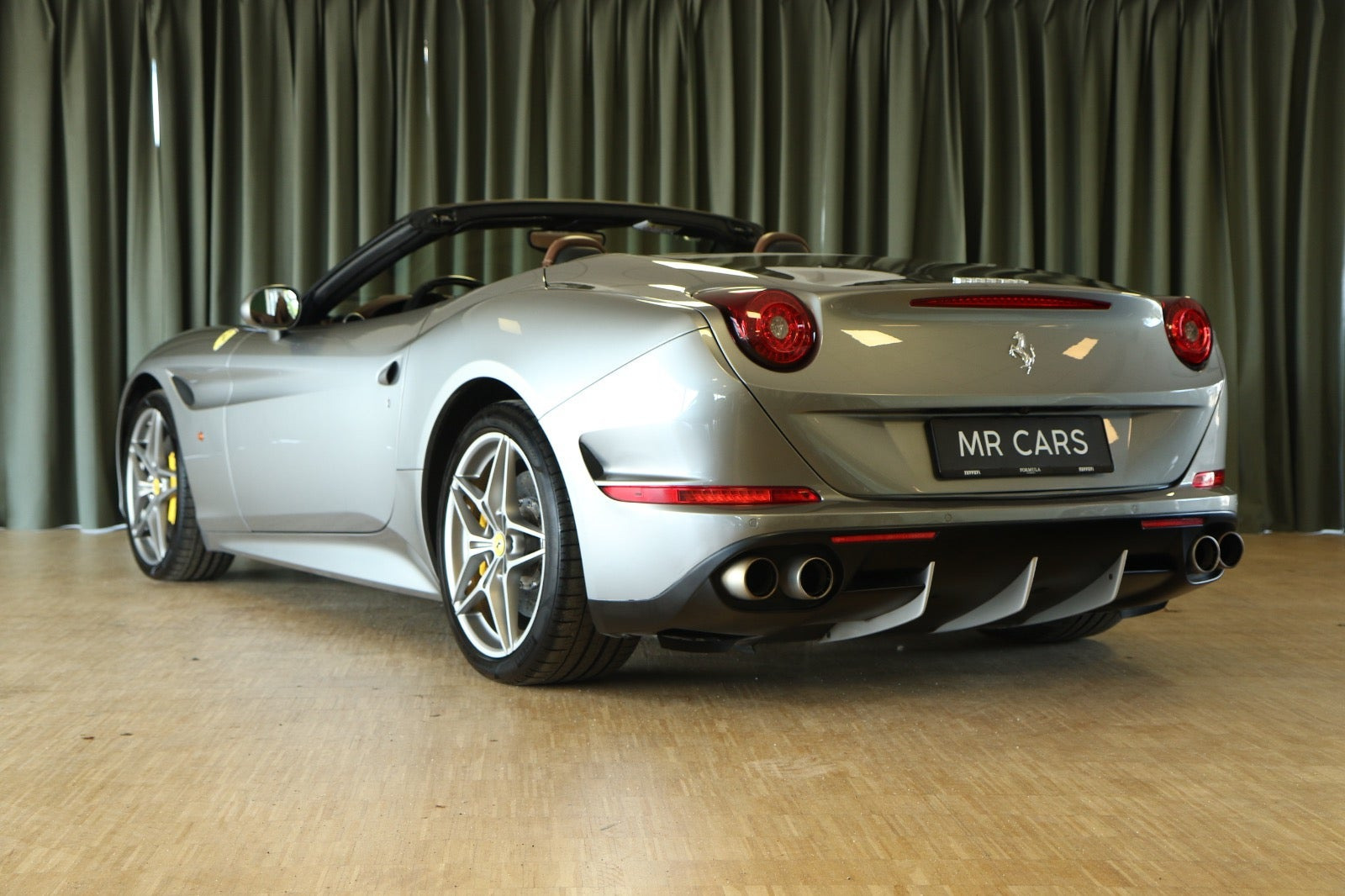 Grå Ferrari California T fra 2015