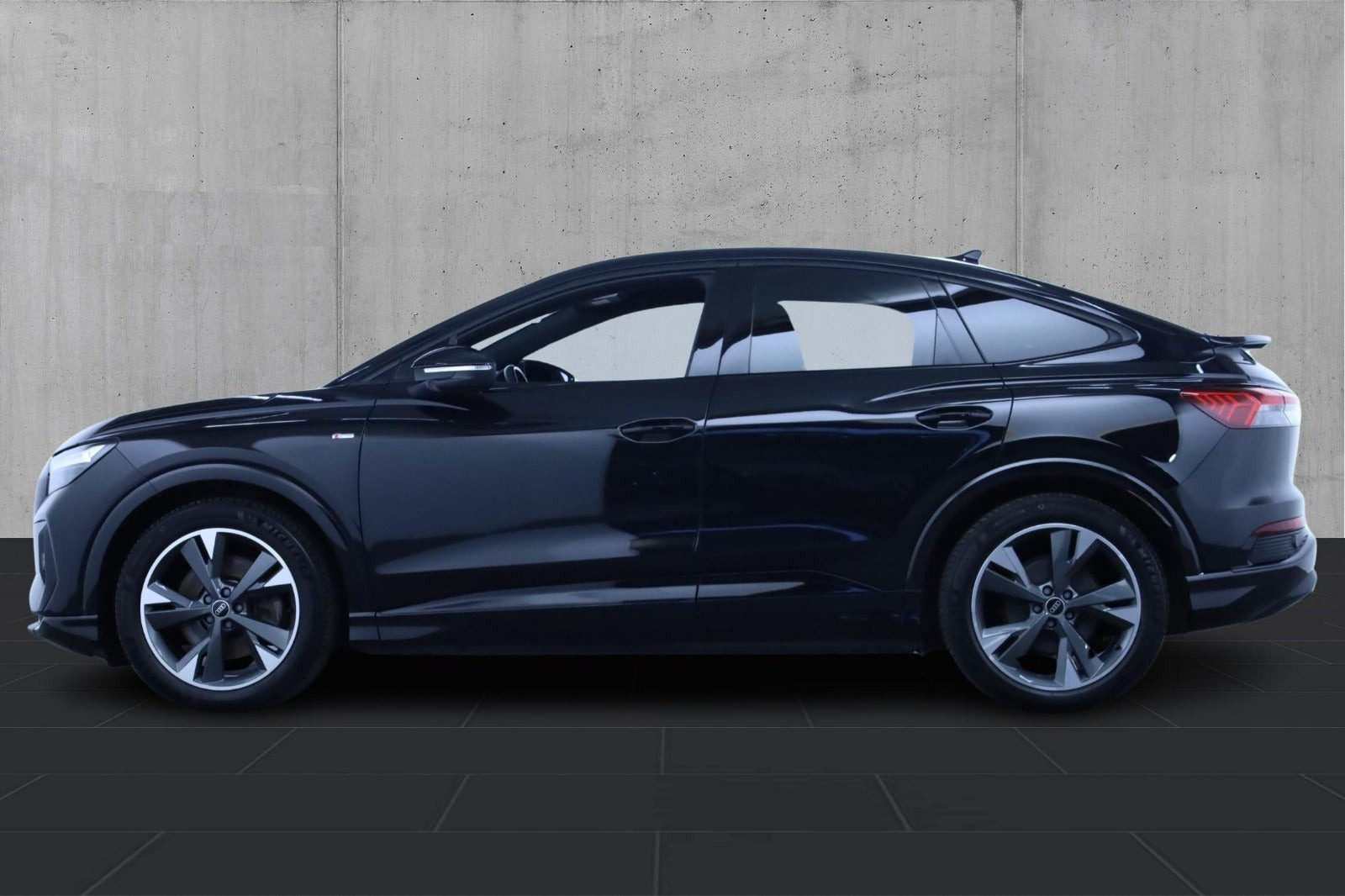 Sort Audi Q4 e-tron fra 2021