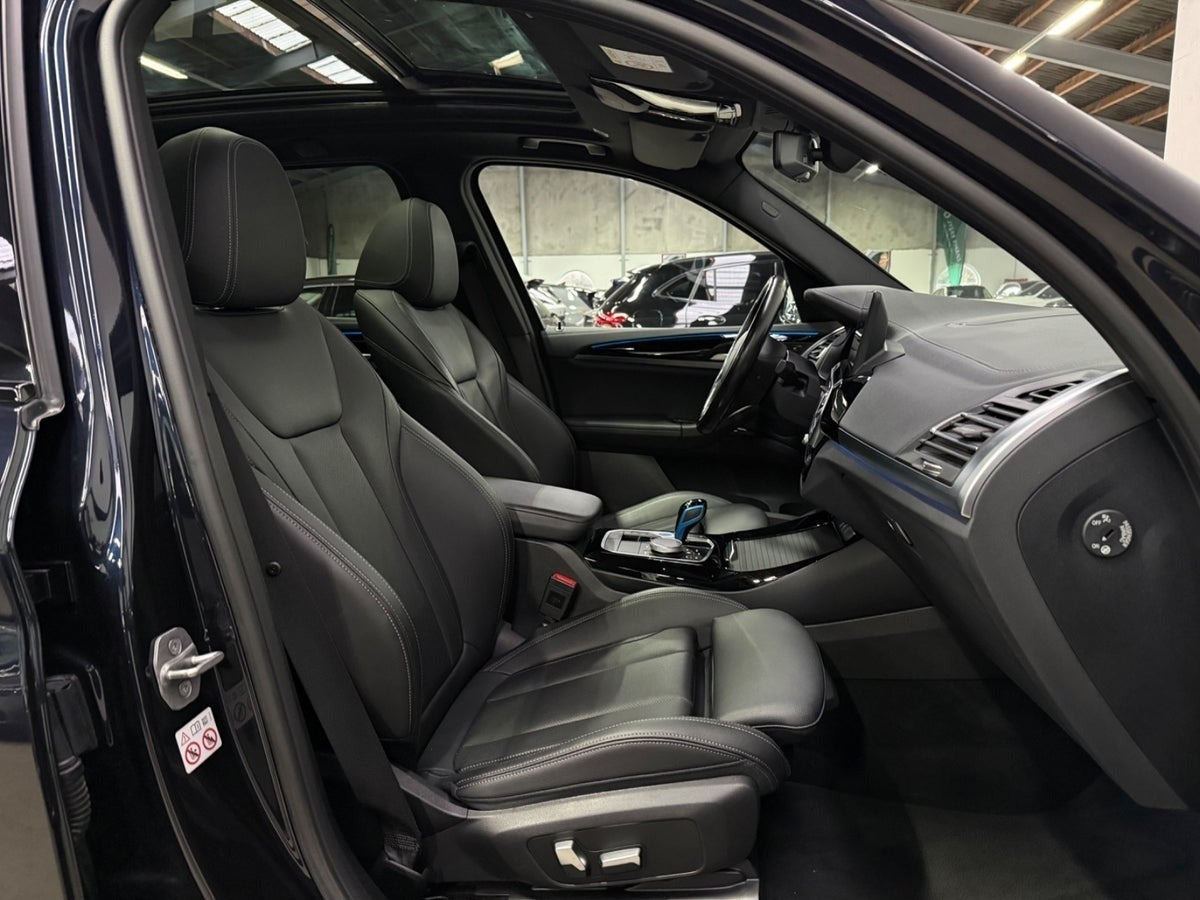 Sort BMW iX3 fra 2022