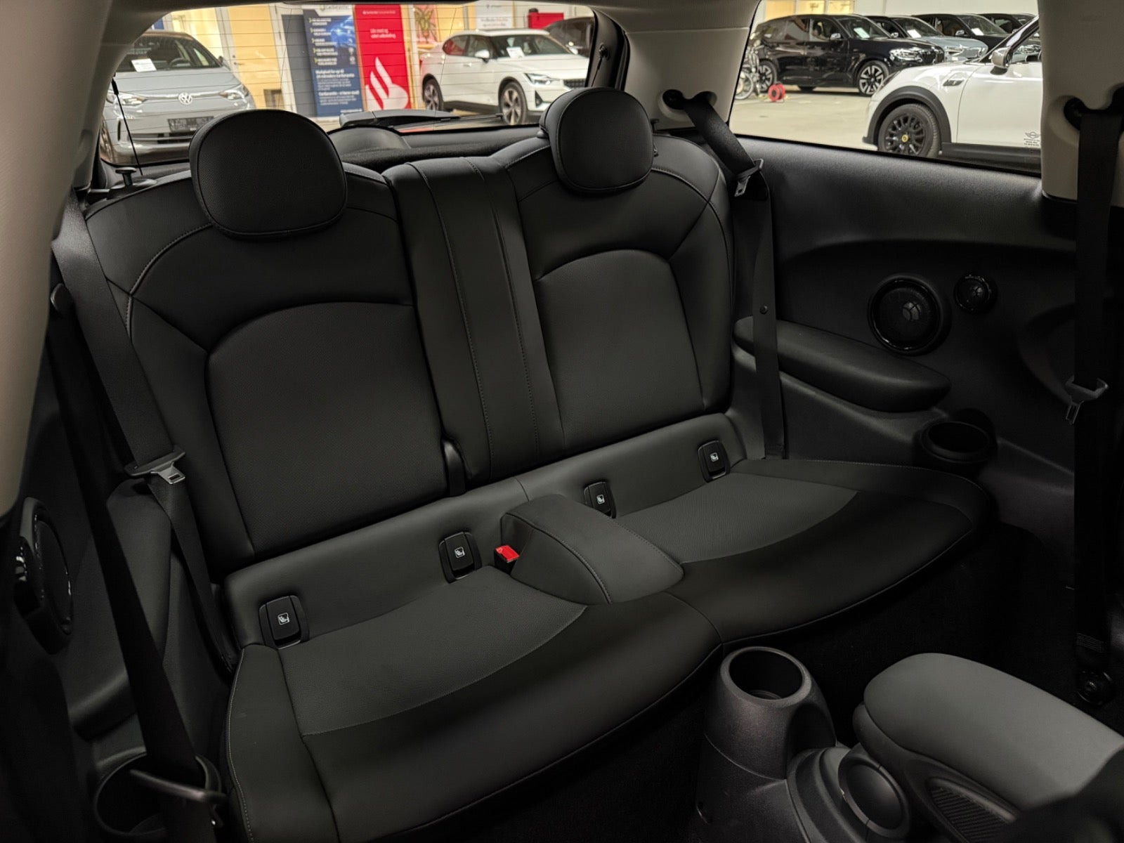 Hvid Mini Cooper SE fra 2023