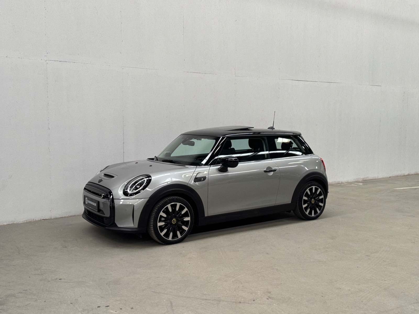 Sølv Mini Cooper SE fra 2023