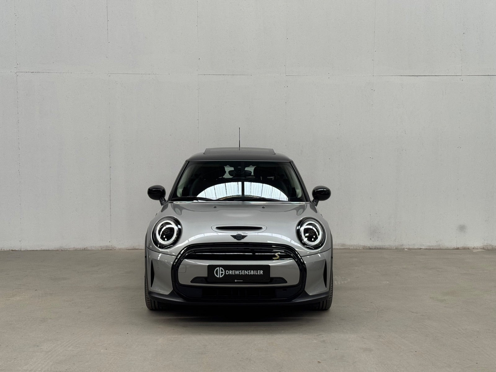 Sølv Mini Cooper SE fra 2023