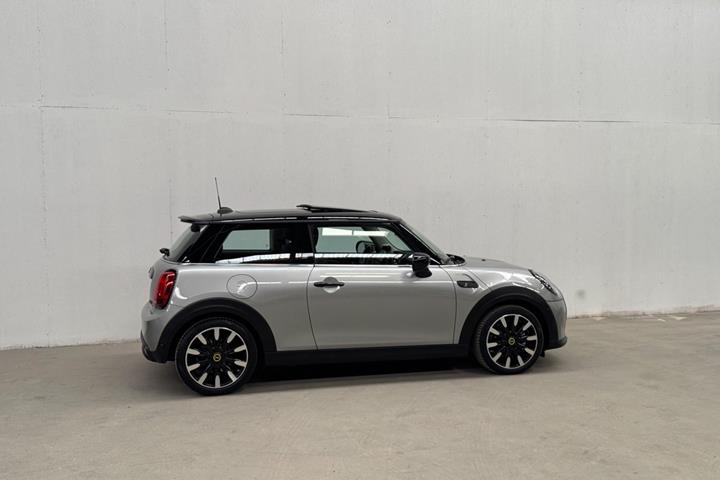 Sølv Mini Cooper SE fra 2023
