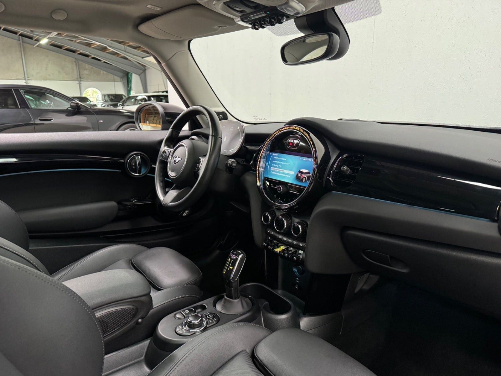 Sølv Mini Cooper SE fra 2023