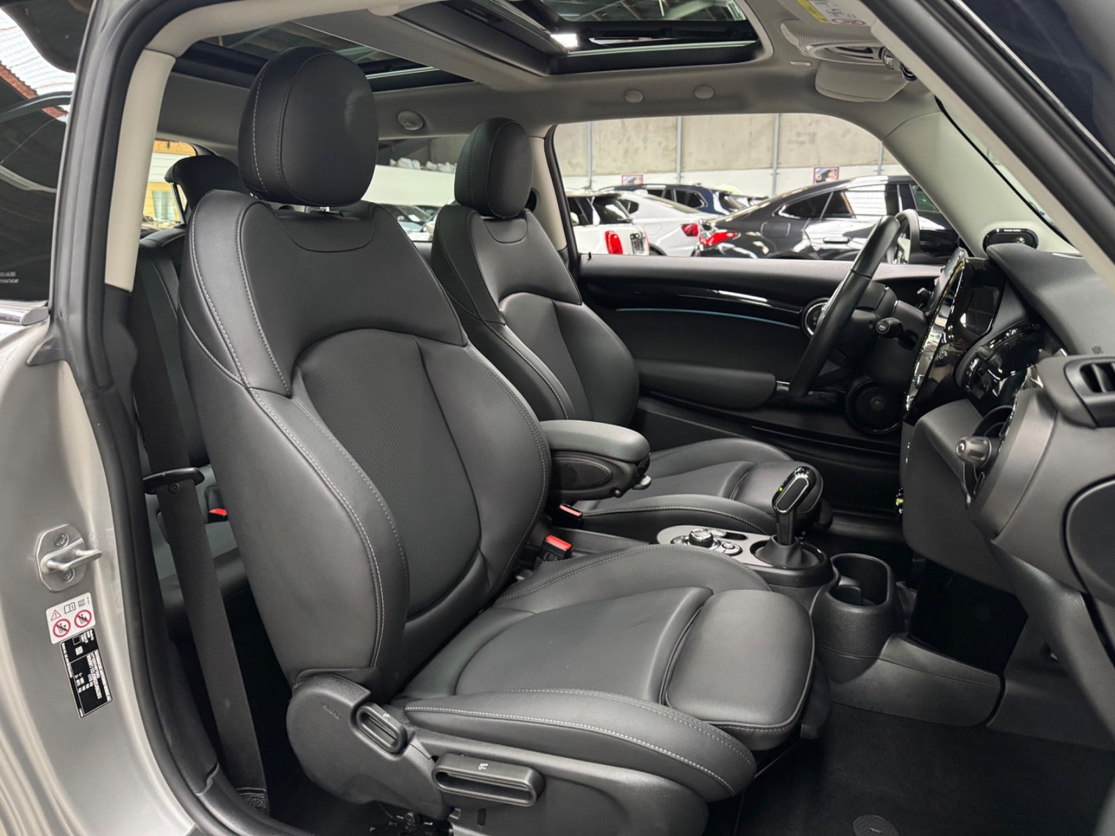 Sølv Mini Cooper SE fra 2023
