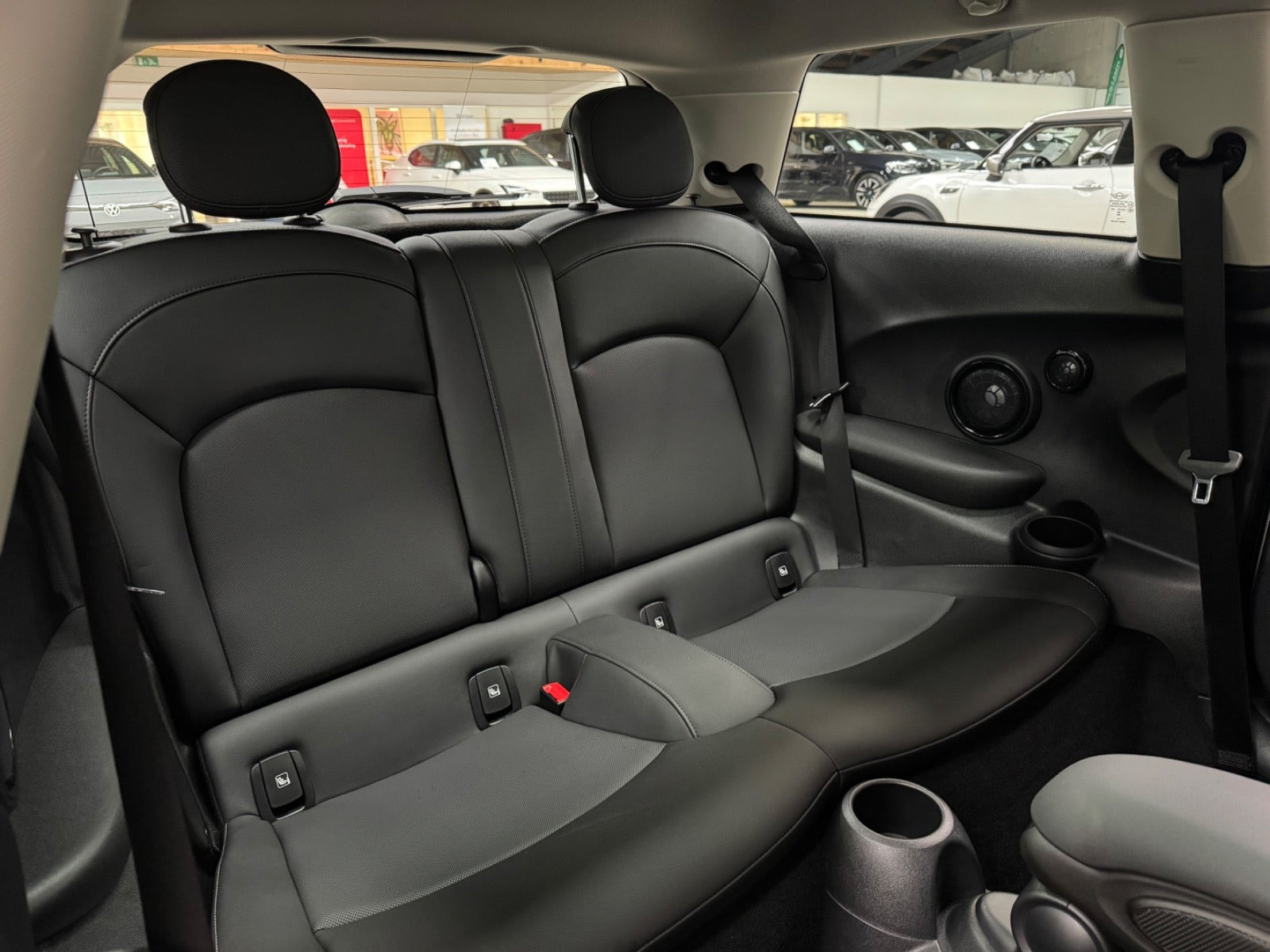 Sølv Mini Cooper SE fra 2023