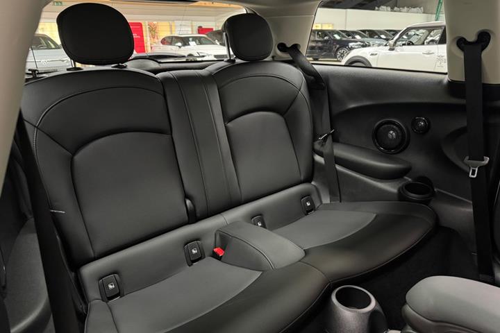 Sølv Mini Cooper SE fra 2023