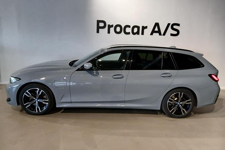Grå BMW 320e fra 2024