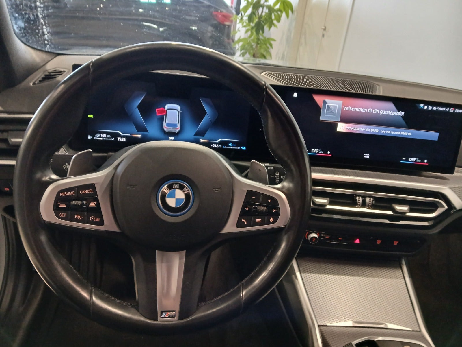 Grå BMW 320e fra 2024