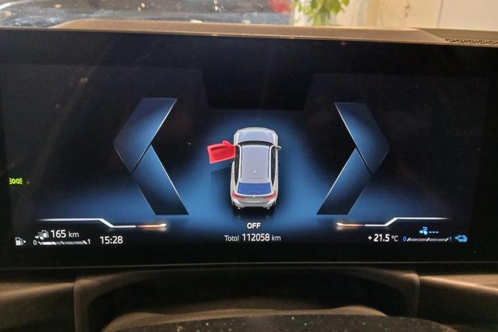 Grå BMW 320e fra 2024