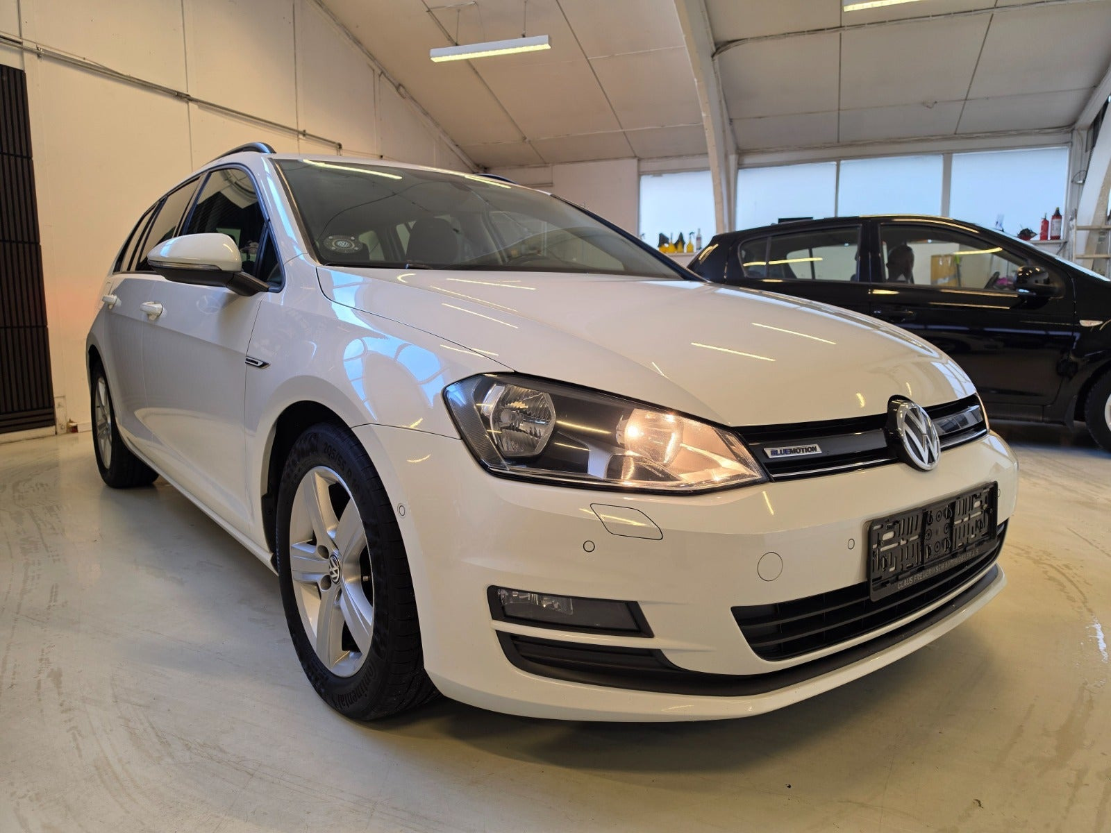 Hvid VW Golf VII fra 2015