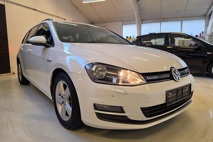 Hvid VW Golf VII fra 2015
