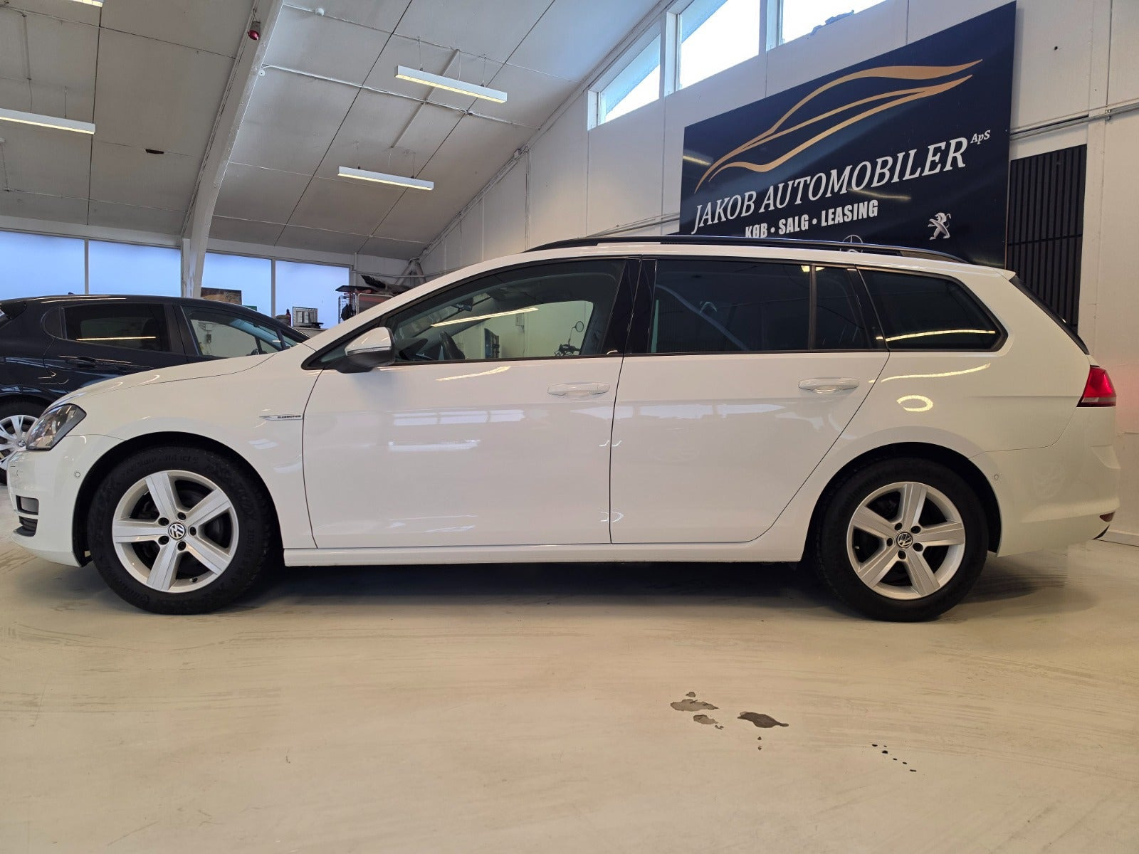 Hvid VW Golf VII fra 2015
