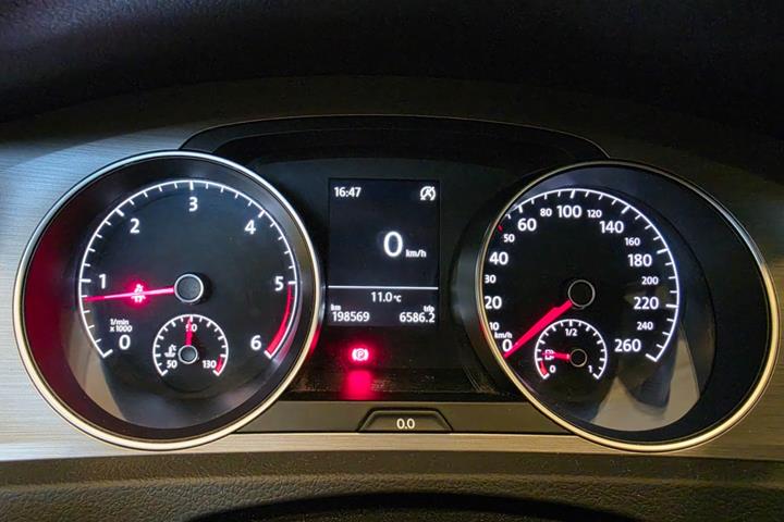 Hvid VW Golf VII fra 2015