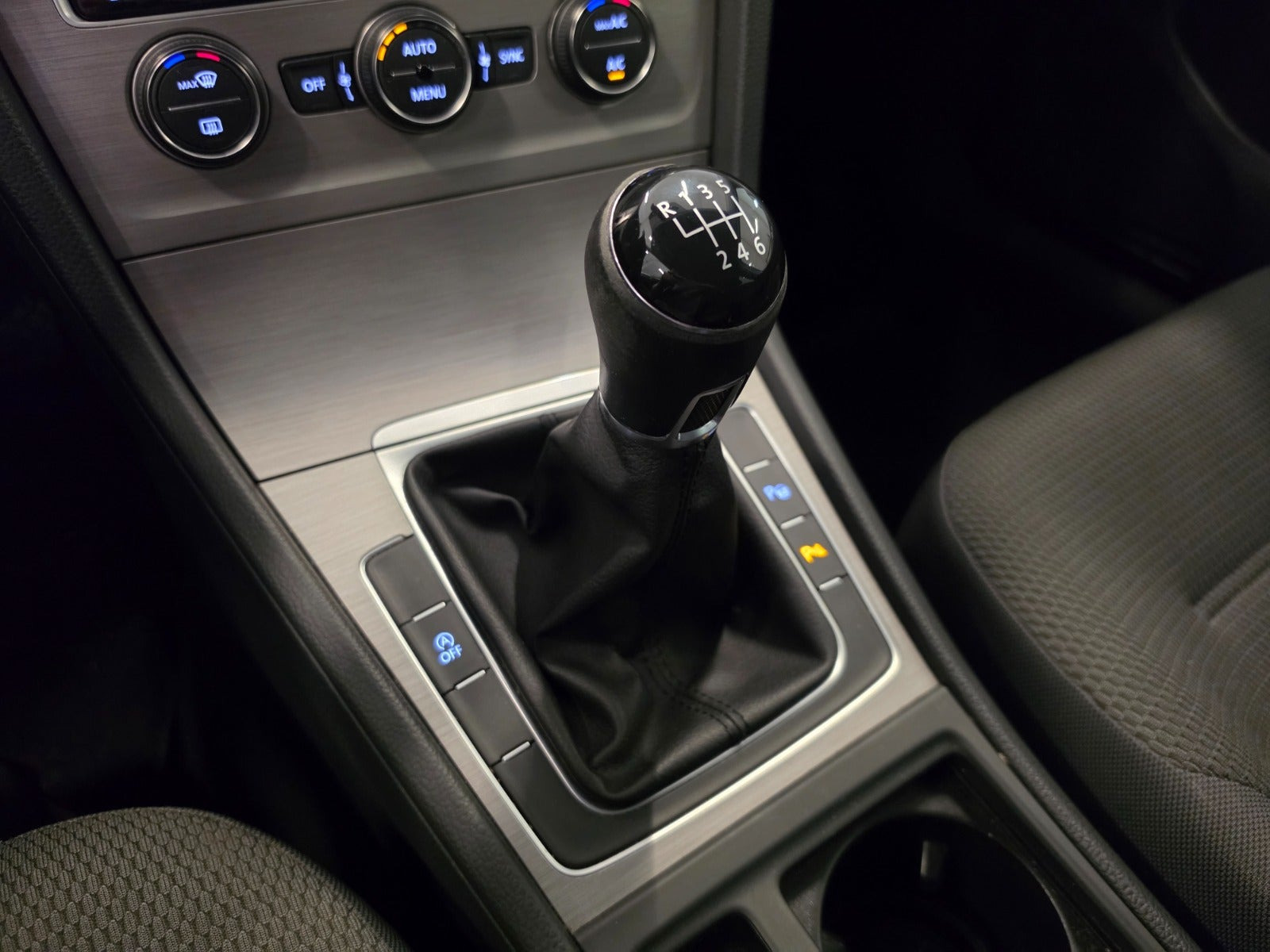 Hvid VW Golf VII fra 2015