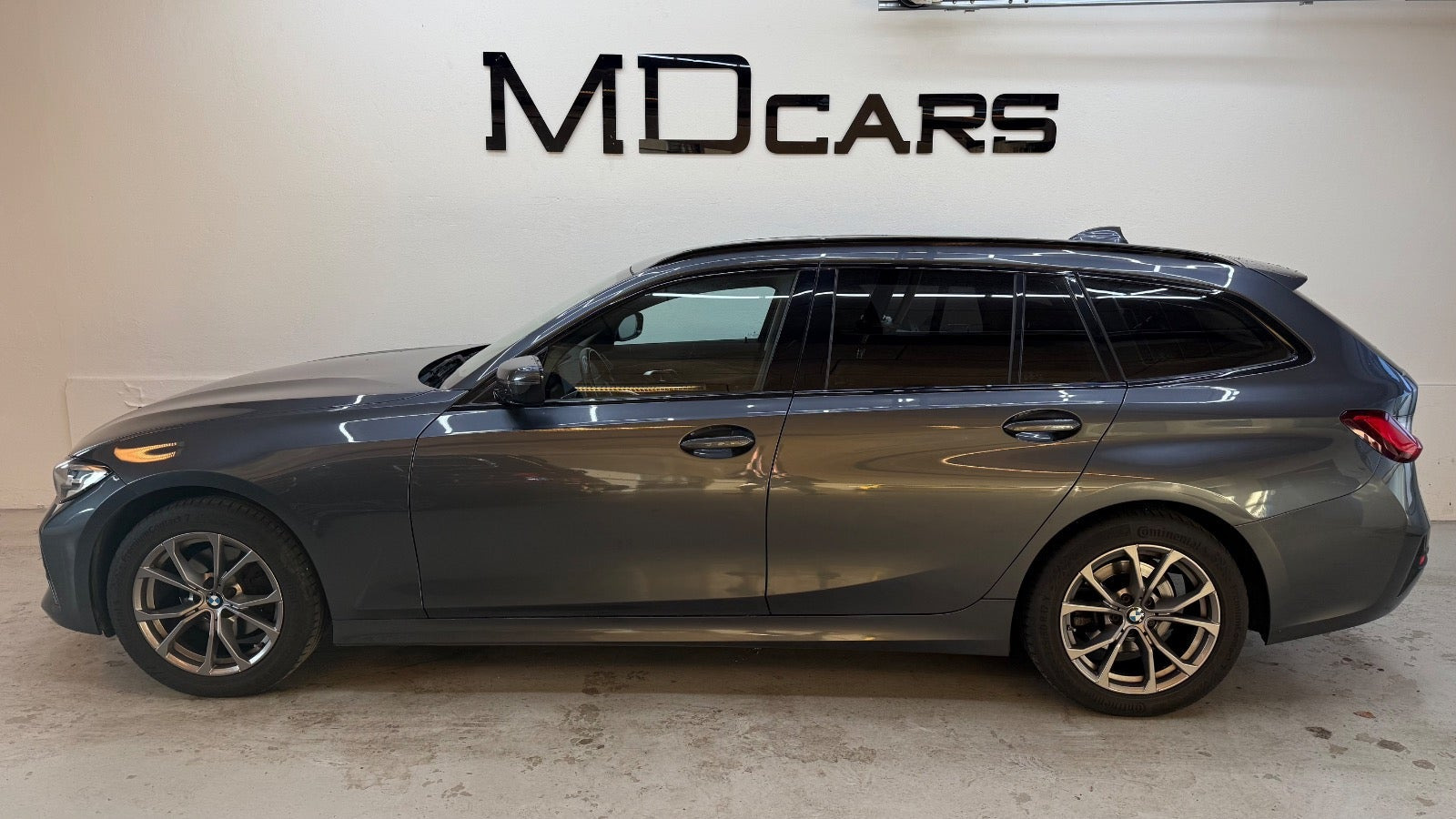 Grå BMW 320d fra 2020