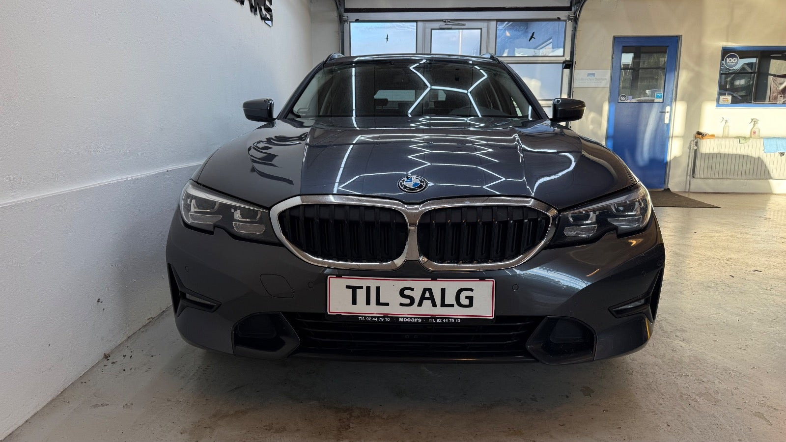 Grå BMW 320d fra 2020