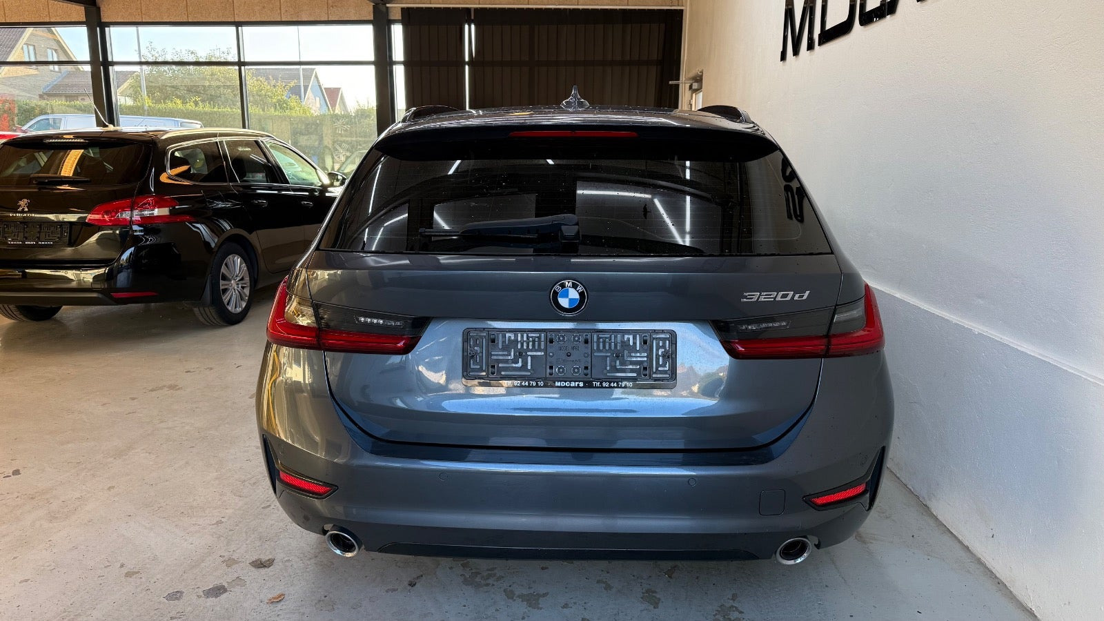 Grå BMW 320d fra 2020