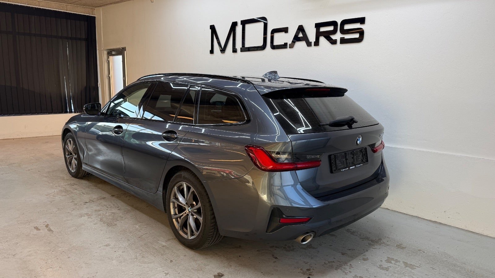 Grå BMW 320d fra 2020