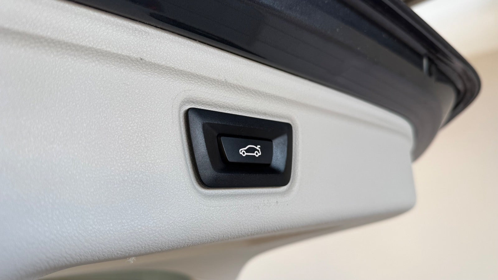 Grå BMW 320d fra 2020