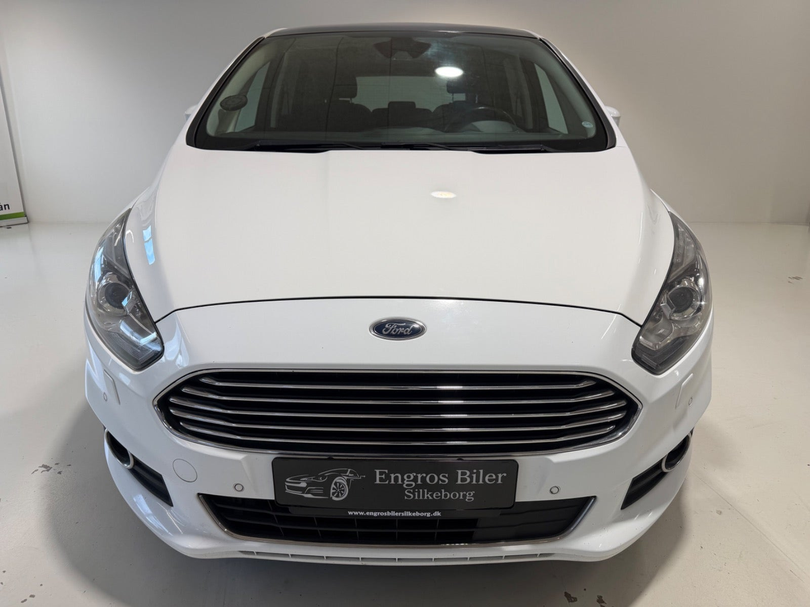 Hvid Ford S-MAX fra 2017