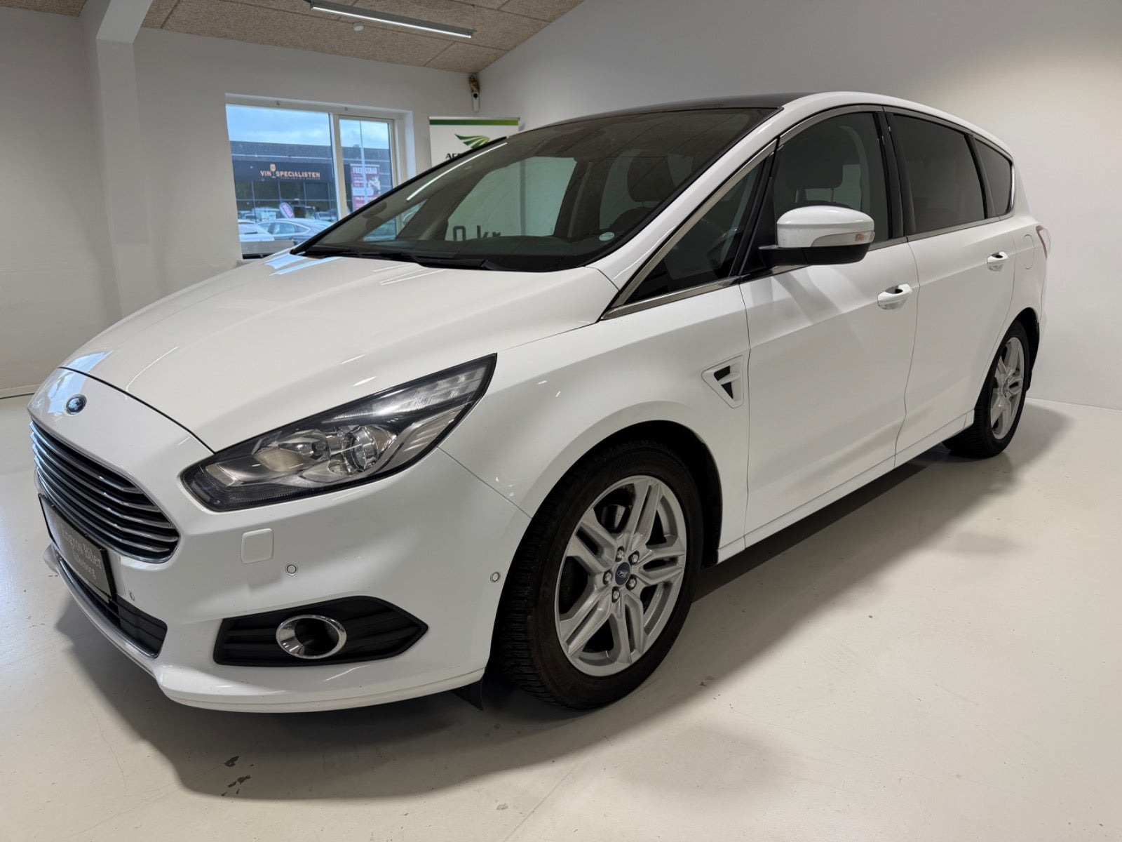 Hvid Ford S-MAX fra 2017