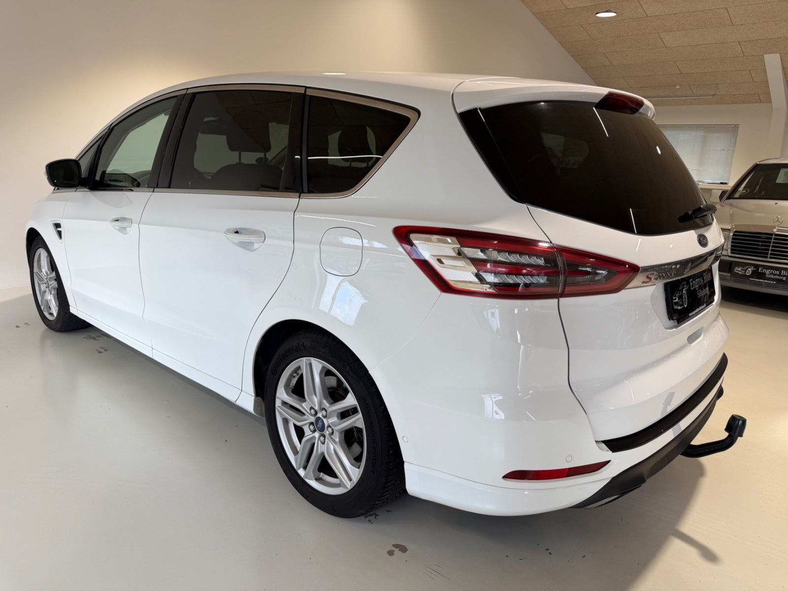 Hvid Ford S-MAX fra 2017