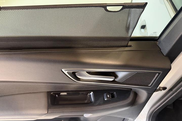 Hvid Ford S-MAX fra 2017
