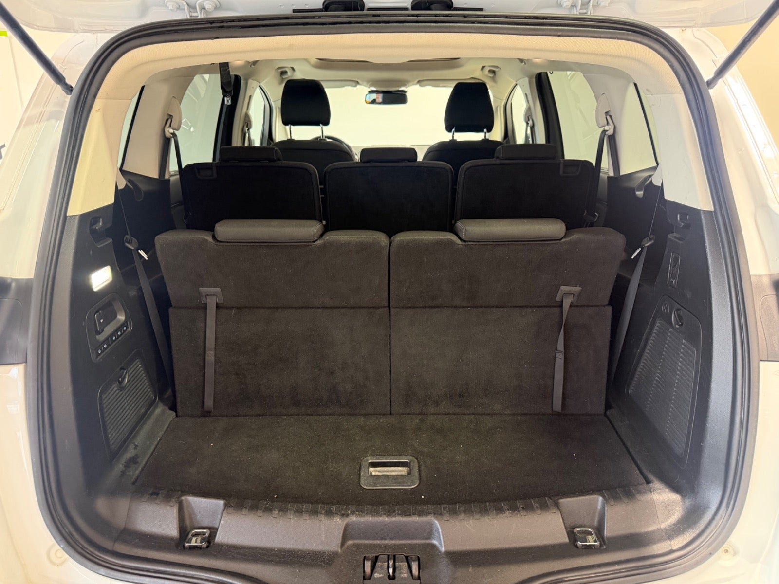 Hvid Ford S-MAX fra 2017